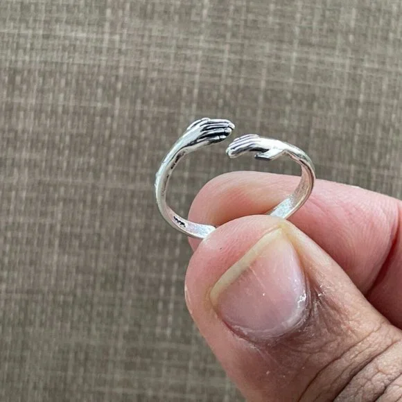 Women Fashion Ring HUG Ring Silver Tone Fashion Jewelry Size 10-12 - Picture 7 of 8